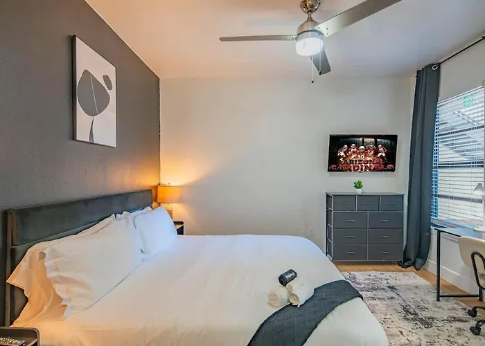 Chic 2bd King Bed With Pool, Hot Tub, Gym, Parking Apartament