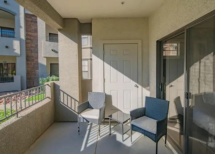 Chic 2bd King Bed With Pool, Hot Tub, Gym, Parking