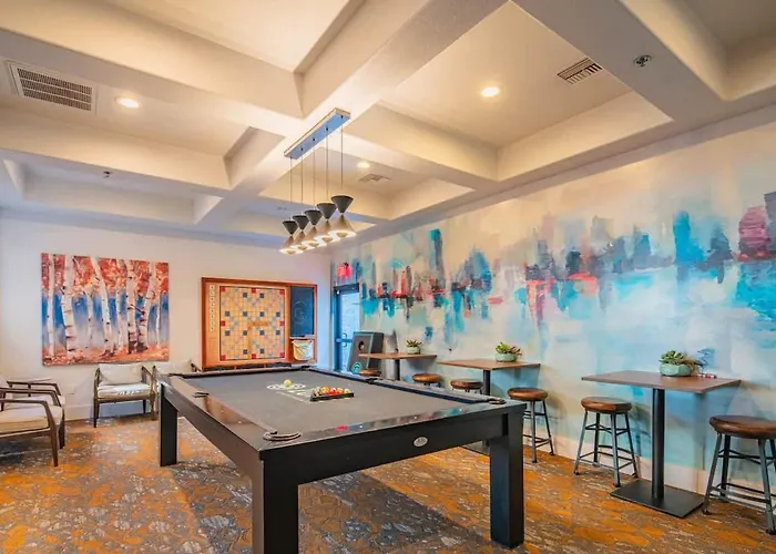 Chic 2bd King Bed With Pool, Hot Tub, Gym, Parking Apartament Glendale