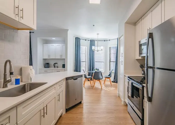 Apartament Chic 2bd King Bed With Pool, Hot Tub, Gym, Parking *