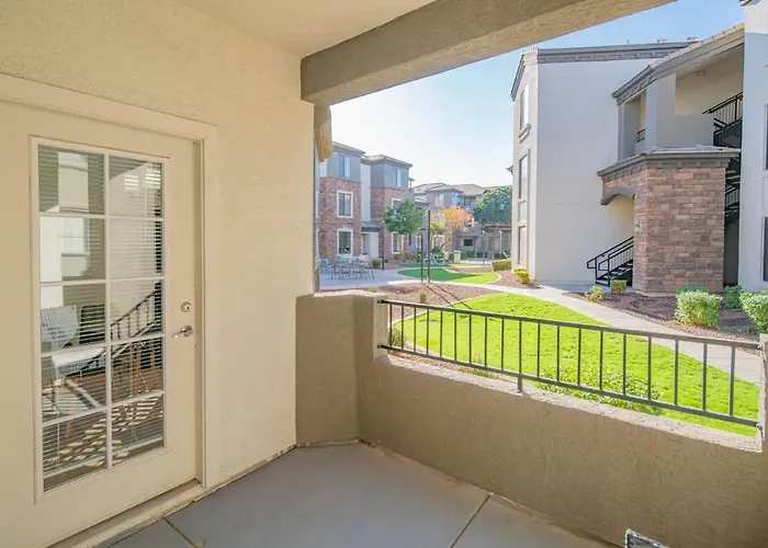 Chic 2bd King Bed With Pool, Hot Tub, Gym, Parking Glendale