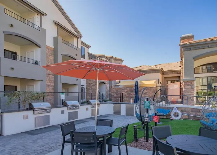Chic 2bd King Bed With Pool, Hot Tub, Gym, Parking Glendale